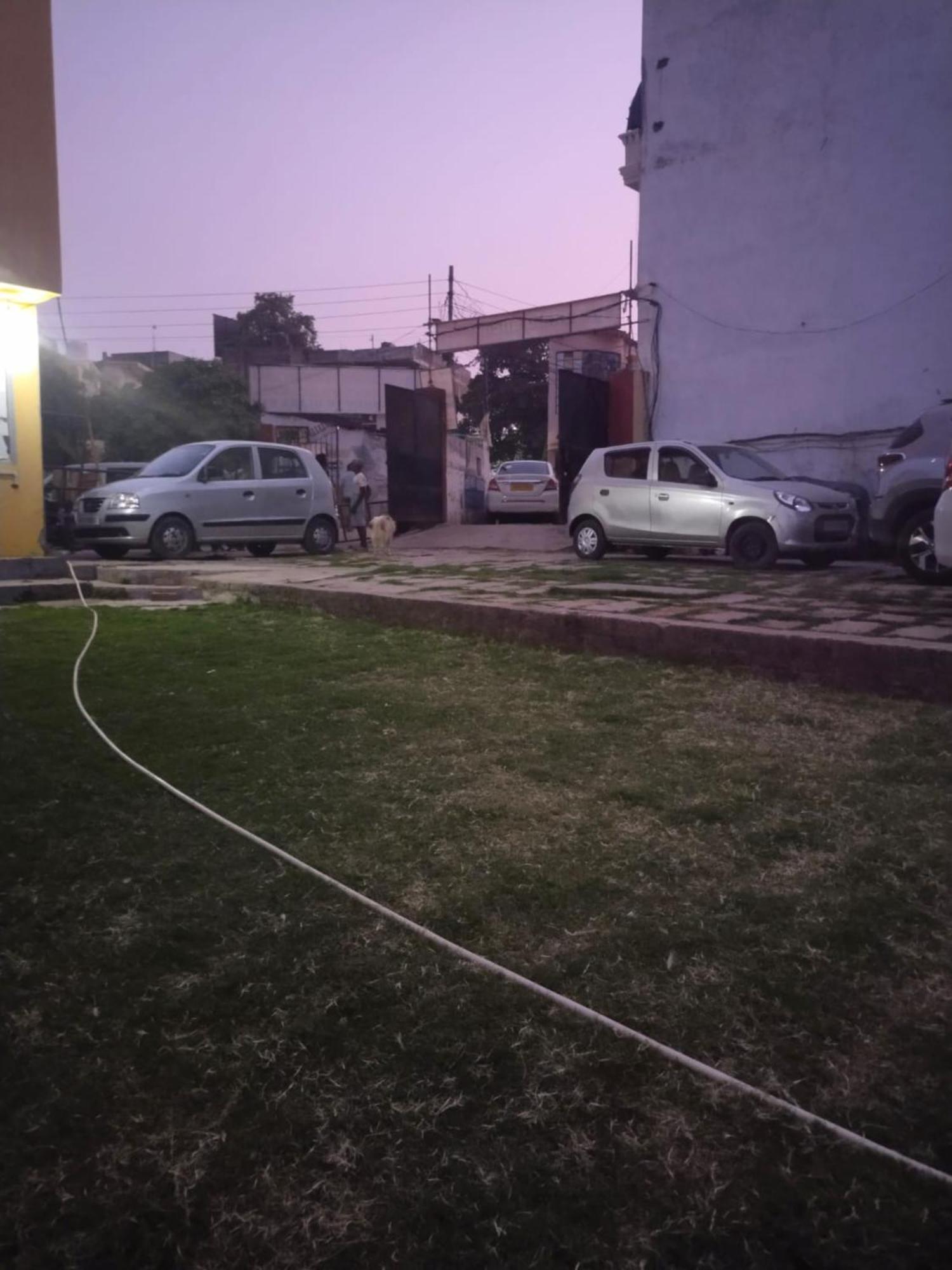 Goroomgo Varanasi Paradise Varanasi - Parking & Restaurant Available - Perfect Location And Comfortable Room Екстериор снимка